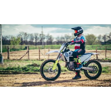 Dirt Bike vs. Pit Bike: They Look the Same…But Are They Different?